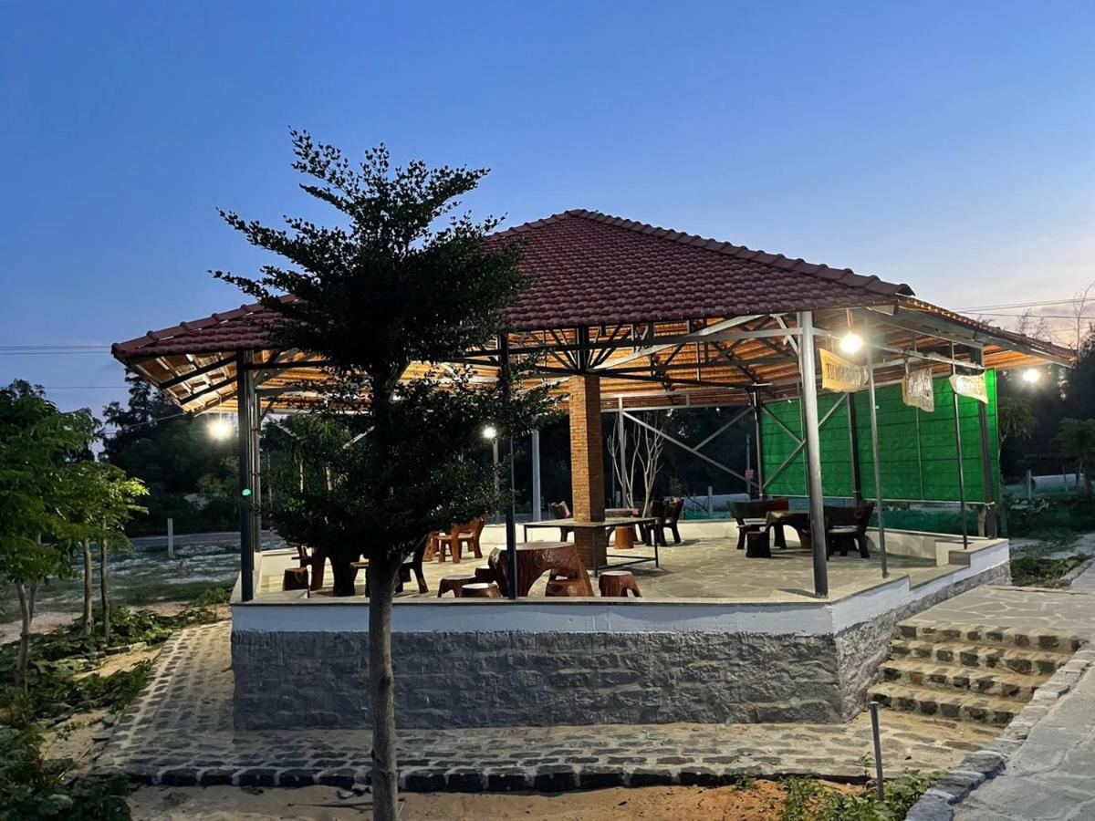 Duc Luu Quang Hotel Binh Thuan Tuy Phong Exterior foto